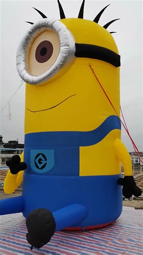 Watch This Inflatable One-Eyed Minion Cartoon Looks Very Charming #minions