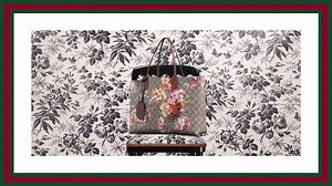 Introducing Gucci Gift’s Turnaround tote. Crafted from innovative leather, the reversible bag features an exclusive print on one side and a solid color on the other. http://on.gucci.com/GucciGift92 | Gucci