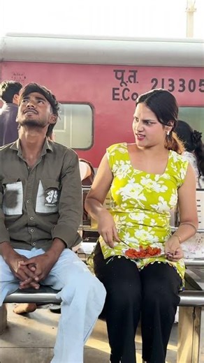 खुदने ही सूंघ लिया 🤣💨🤣#divyadiivu #prank #comedy #viral #trend