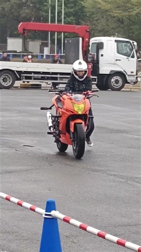 バイクを散歩させる日本唯一の女性スタントウーマン、【オートジャンボリー2025】