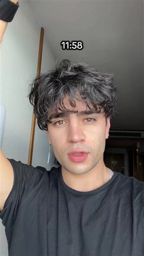 Aaron Mercurio on Instagram: "Se logró feliz año 2026 LES ADORO GRACIAS POR ESTAR CONMIGO!"