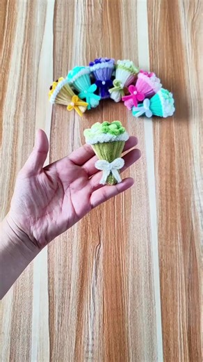 Fuzzy Wire Mini Bouquet Keychain Craft Ideas