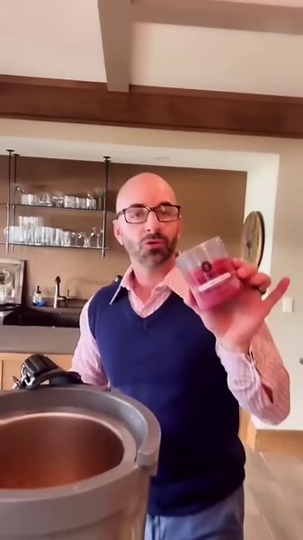 How do you make a holiday fruit punch?! 🍎