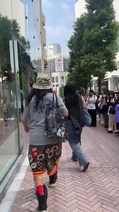 10K views · 665 reactions | [240626 | VID] CEO MIN HEE JIN & NGHỆ SĨ NHẬT BẢN TAKASHI MURAKAMI TẠI LINE FRIENDS SQUARE CỦA NEWJEANS Cre:newjeans_loop #NewJeans #뉴진스 | Plus Team - NJZ 엔제이지 Vietnam Fanpage | Facebook