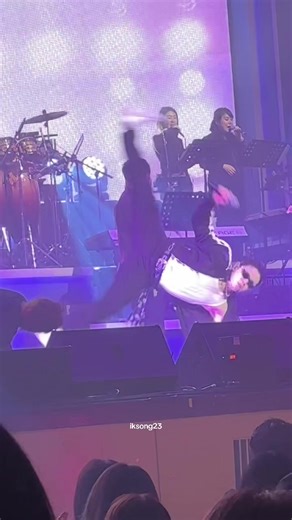 A full 10-minutes dance cover medley at the age of 45 is just crazyyyy!!! A musical actor really is built different! Cho Jung Seok, ladies and gentlemen! #ChoJungSeok #ChoJungSeokShow #jojeol #조정석