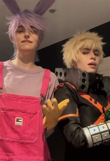 When you pull up to the biggest jerk competition but these two are already here @frozam #bakugo #jax #cosplay