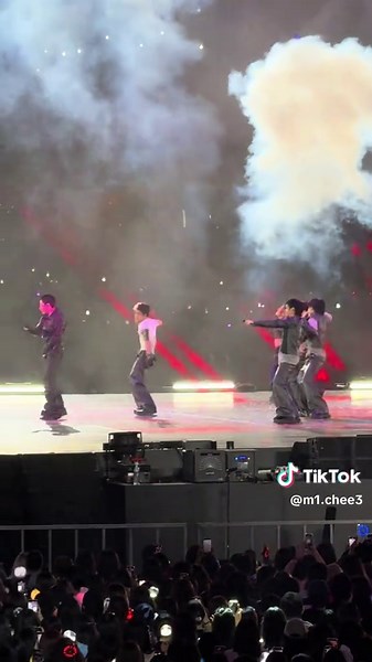 1/2 YOU DESERVE TO WATCH THE WHOLE “DUNKA” FANCAM! Inikot talaga nila buong stage to cater every corner of the stadium! Thank you @SB19 Official! 🔥🔥🔥 #kaohsiung_taiwan🇹🇼🇵🇭 #kaohsiungnationalstadium #acon #sb19 #fyppppppppppppppppppppppp