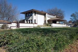 Designed by renown architect Frank Lloyd Wright, the historic Sutton House in McCook, Nebraska was nearly destroyed not once, but twice. More Nebraska Stories at netnebraska.org/nebraskastories Frank Lloyd Wright architect Frank Lloyd Wright Foundation Frank Lloyd Wright Trust Nebraska State Historical Society Humanities Nebraska | Nebraska Stories
