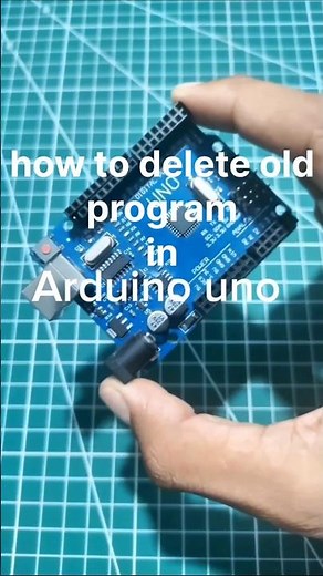 How to Remove Old Program from Arduino Board | Easy Tutorial 🔥