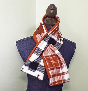 How to Make a Reversible Keyhole Scarf