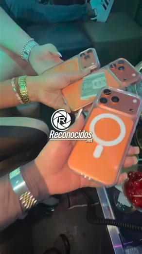 Maicol Nova on Instagram: "En qué trabajarán estas damas ? 👀🤔🫠😍"