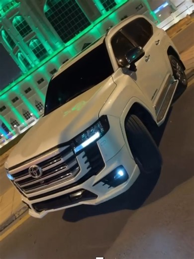 Land Cruiser vs LEXUS: Which Luxury SUV Fits You?