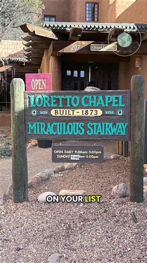 Have you heard of the miraculous staircase of the Loretto Chapel? A must-see stop on your visit in Santa Fe! #santafe #lorettochapel #mysterious #newmexico