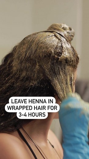 How to apply moroccan henna hair dye to your hair to color it a copper tint. The lighter your hair the more copper the outcome and the darker it is, the more of a copper highlight you’ll get. This henna will cover grey hair. Moroccan henna is also the quickest henna, being ready to use after just 1-2 hours of dye release. It blends easily with indigo if youd like your hair to come out more brown, dark brown or up to black tones. Henna is also very strengthening, hair thickening, protective , tre