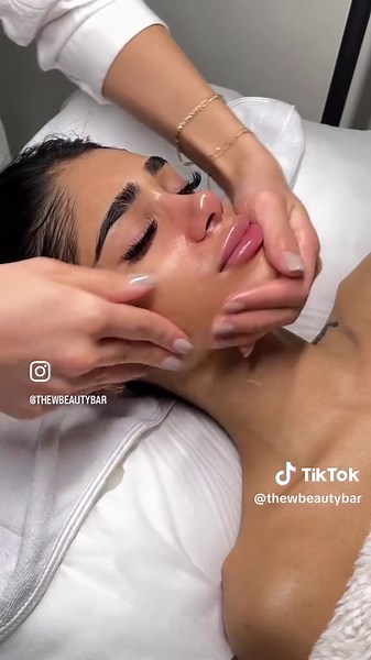 Oxygen Glow Facial 🫧 #vaughanfacial #torontofacial #thewbeautybar #fyp #facial