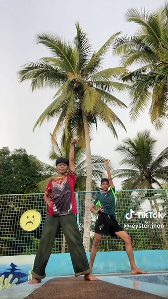 Reyster Jhon (@reyster.jhon)’s video of Apple Bottom Jeans