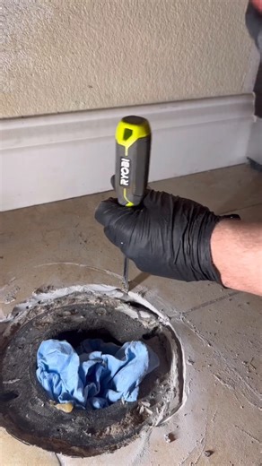 3.8K views · 41 reactions | Toilet swap made easy with Oatey Set-Rite Kit  This man @re.plumb is good  | Oatey | Facebook