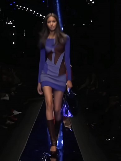 Laís Ribeiro Catwalk Highlights for Versace