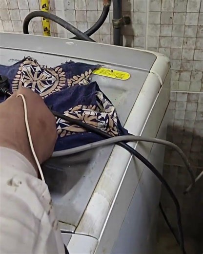 Live Current Testing with Clamp Meter | Safe Electrical Checking ⚡🔧