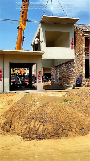 Hoisting Homes: The Ingenious Efficiency of Modular Construction