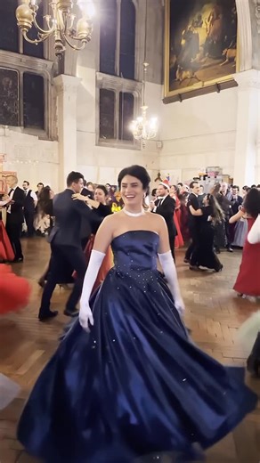 Sonia Krimi | Professeure de Pilates & danseuse de Valse on Instagram‎: "Je n’ai aucun mot pour décrire cette journée d’anniversaire. Heureuse de vous avoir dans ma vie, chacune et chacun se reconnaîtra. Merci pour votre présence, votre énergie, votre amour. Soyez vous-même. Toujours. Merci pour la vidéo @stephane.waltz . Notre Tsar du Royaume de la Valse. L’une des plus belles soirées parisiennes, 100 % valse @harmony_valse ✨ Ma robe, ainsi que vos plus belles robes de bal, vous les retrouvez c