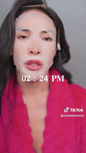 “GRWM on a business class and they’re serving som tam? I love Thailand.” 🇹🇭✈️😂 ไฟลต์นี้แปลกๆนะ… มีเสิร์ฟส้มตำด้วย!!! #CushionHotPink #คุชชั่นฮอตพิ้งค์