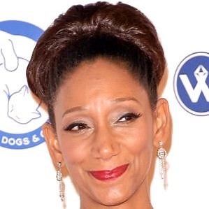 Debbie Sledge – Age, Bio, Personal Life, Family & Stats | CelebsAges