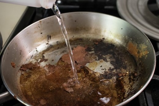 7  Ways to Clean a Burnt Pan