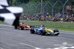 La histórica defensa de Alonso ante Schumacher para ganar en Imola