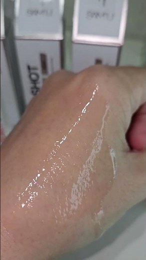 SAM'U シナジーショット 4種レビュー 1層のアクティベーターと2層のベースセラムを混ぜて使う“ミックス式”の2in1美容液で、毎回フレッシュな状態で肌にのせられるのがポイントブースティングセラム