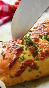 Stromboli is easy to make and feeds a crowd! Recipe: https://therecipecritic.com/quick-easy-stromboli/ | Tried and True Recipes