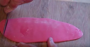 Make your own bubble gum at home with this recipe. I didn't think it'd be this easy!