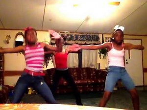 GIRLS DANCING (FUTURE MAJORETTES)