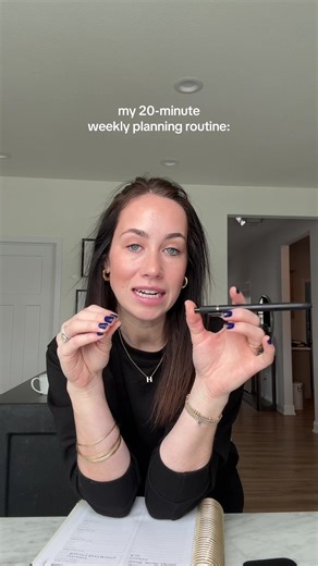 and those 20 minutes of planning completely changes my week!!! here’s an in-detail look at my weekly planning routine ✍🏻 Planner & fridge calendar from @The Dailee #organization #planner #howtobeorganized #planning #weeklyplanning