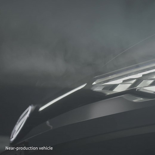 3.3K views · 94 reactions | Magia luminilor in noul Golf: Iluminare dinamică! 朗  Aruncă o privire asupra noului Golf, cu sigla VW iluminată, faruri LED si blocuri optice spate 3D cu tehnologia IQ.LIGHT, redesenate. | Volkswagen | Facebook