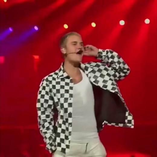 Luis Fonsi FT Justin Bieber - DESPACITO Live 2017 ( Puerto Rico Purpose Tour )