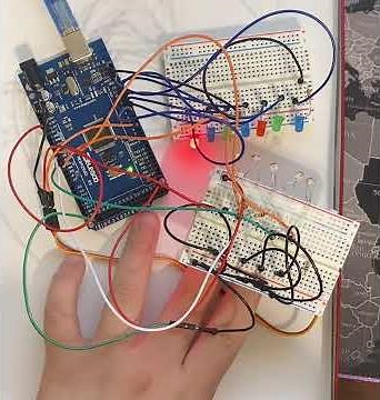 Light-Following Robotic Arm w/ MATLAB & Arduino