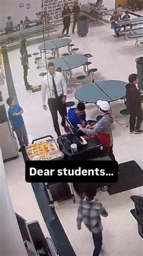 HOUSTON TIPS | NEWS on Instagram: "🎒 INSPIRATION 🎒 This school principal is going viral for the best reason. Instead of just walking the halls, he uses every moment to connect with students, greeting them, cheering them up and reminding them they matter. Schools should be places where kids feel safe, seen and excited to show up. And sometimes, all it takes is one adult who actually cares. Houston could use more leaders like this. 🙌 👉 Share this with someone who works in education."