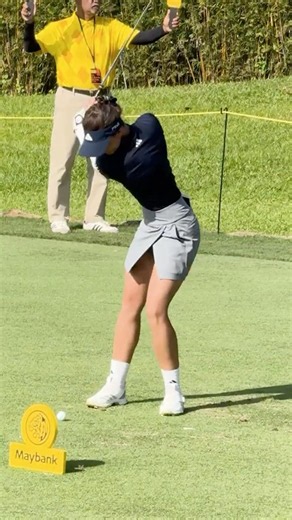 Linn Grant's Iron Tee Shot | Precise Control on a Par 3