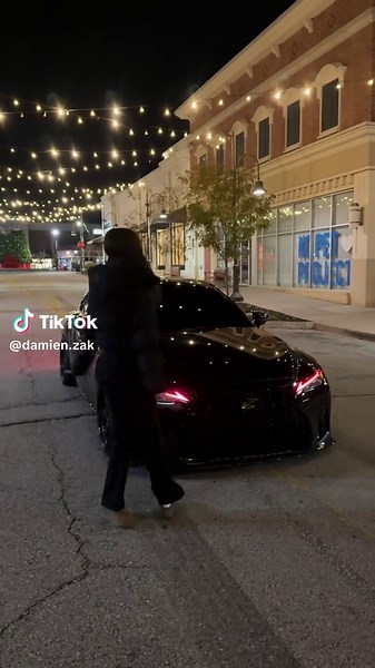 Explore the Lexus IS350: Features and Comfort