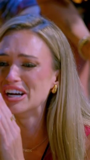 Almudena se derrumba al ver a Darío con Cristina