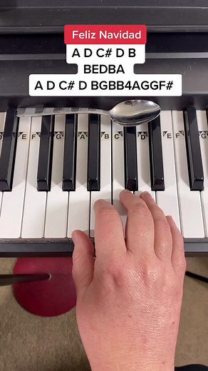 Learn Feliz Navidad on Piano - Easy Tutorial