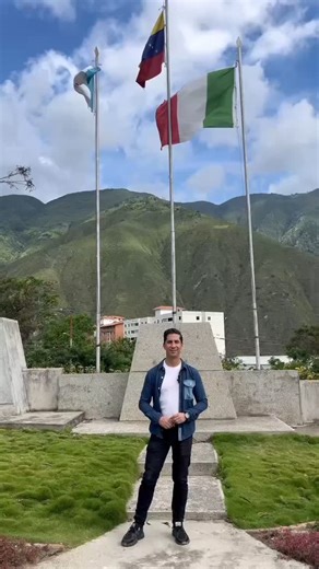 George Models Agency on Instagram: "Ejido se llena de talento artístico celebrando los 28 años de @cadanzasejido y el desfile fashion show @georgemodels_agency ✨✨ No te pierdas este gran espectáculo. Te esperamos #modelos #Bailarines #Pasarela #Coreografía #Ejido #Mérida #Venezuela"