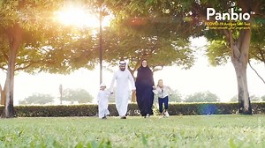 Dine, shop, and get back to your normal activities. Panbio’s Covid-19 self-testing kits will give you peace of mind, and test results in just 15 minutes. اخرج للعشاء وتسوّق وعُد إلى روتينك الطبيعي من جديد. فبانبايو الفحص الذاتي للمستضد كوفيد – 19 سيمنحك راحة البال ونتائج الاختبار خلال 15 دقيقة فقط | Abbott