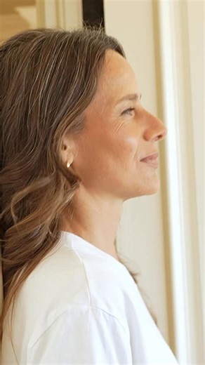 MEET QUINN. With a comfy crewneck, long sleeves, and raw-edge hem, Quinn is a wardrobe essential. Wear it solo or layered for added versatility. #FrankandEileen | Frank & Eileen