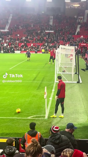 What a corner kick😮‍💨 Manchester United vs Bournemouth 15.12.2025 #manchesterunited #bournemouth #premierleague #pov #trending @Manchester United