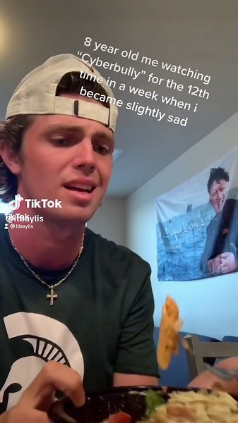 “i can’t get the cap off” lol #fyp #viral #cyberbullymovie #emilyosment #nostalgia #foryoupage #onthisday