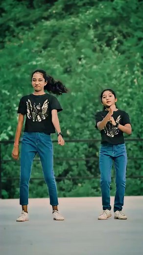 Dance with beat ✨ Check out this creator profile : https://mojapp.in/@energetic_sisters/video #moj #song #Asalainamoj #telugu #viral #trending #follow #dance #mojdance #like | Moj Telugu