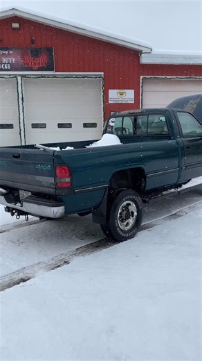 This sleeper has an extendo on the Ak…. Wait till you see what it’s packing next year! Stay tuned @dieselsofny @powerdrivendiesel @duckyfuelinjection @southbendclutch @eastcoastdrivelineinc @ddpm_inc @funkmotorsport . ….. #dieselsonly #dieselpower #Cumminspower #powerstrokenation #liftedtrucksmatter #truckporn #rollincoal #cleantrucks #sootlife #automotiveingenuityhd #liftedtrucks #lifted #trucknation #dieseltrucks #trucksdaily #diesellife #truck #trucks #cummins #powerstroke #duramax #4x4 #ford