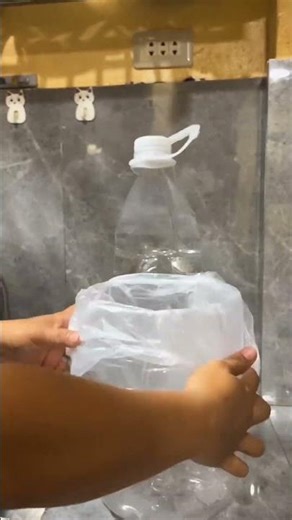 bottle dustbin for kitchen craft #ytshorts #craft #shortvideo #shorts #youtubeshorts